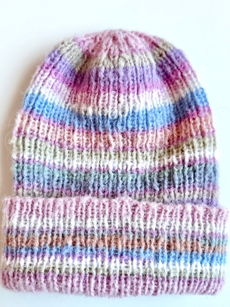 Käsin neulottu pastellin sävyinen kirjava Multicolour Colouriche pipo